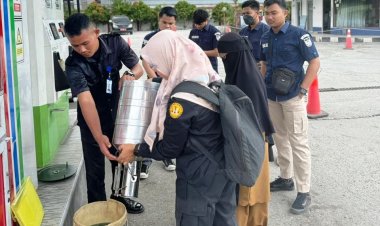 Disperindag Pekanbaru Tera Ulang Mesin Pompa Minyak di SPBU Pasar Pagi Arengka dan SPBU Jalan Kaharudin Nasution