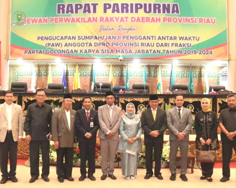 Kartika Roni Gantikan Sulastri, Wakil Ketua DPRD Provinsi Riau Agung Nugroho Pimpin Rapat Paripurna PAW Anggota Dewan