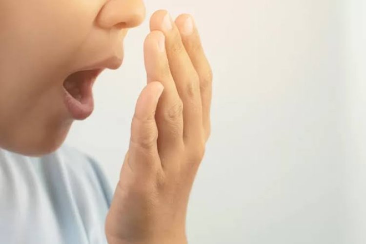 Penyebab Bau Mulut saat Puasa Menurut Dokter Gigi