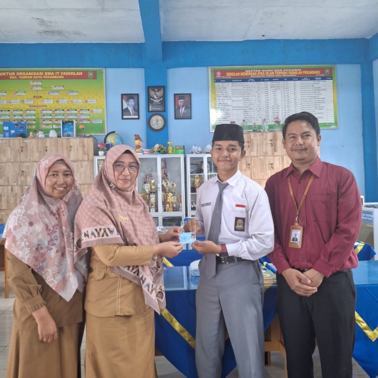 Disdukcapil Pekanbaru Lakukan Perekaman KTP El Secara Maraton ke Sekolah