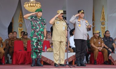 Bupati Rohul Pimpin Apel Akbar Linmas dan Pergeseran Pasukan Pengamanan TPS Pemilu