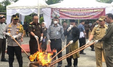 Bupati H Sukiman Hadiri Pemusnahan Barang Bukti dari 79 Perkara Tindak Pidana Umum di Kantor Kejari Rohul