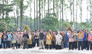 Upacara Hari Pertama Kerja, Rektor UNRI Ajak ASN Tingkatkan Kinerja