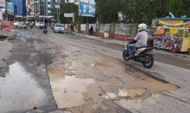 April Ini Pemprov Riau Mulai Perbaiki Jalan Rusak di Pekanbaru