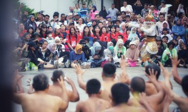 Tim Red Sparks Dapat Massage Tradisional Indonesia hingga Saksikan Pertunjukkan Tari Kecak di TMII