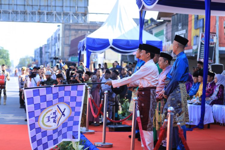 Kafilah Kota Pekanbaru Ikuti Pawai Taaruf MTQ Riau ke-42 di Kota Dumai