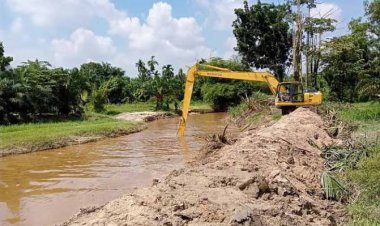 Antisipasi Banjir, Pemko Pekanbaru Keruk Sedimen Sungai Sail hingga 1,5 Meter