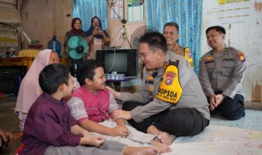 Kapolda Riau Biayai Pengobatan Bocah Kakak dan Adik Penderita Tulang Kaca, Kondisi Rehan dan Fajri Semakin Membaik