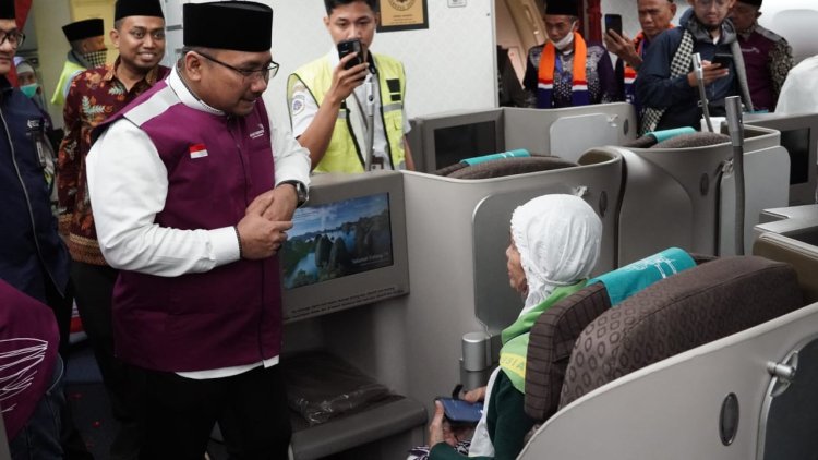 Ingatkan Fokus Beribadah, Menteri Agama Lepas Keberangkatan Kloter I Jemaah Haji Indonesia di Bandara Soekarno-Hatta