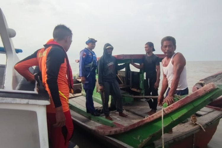 Kecelakaan Speed Boat di Perairan Sinaboi, Personil Gabungan Basarnas Pekanbaru Cari Dua Nelayan Rohil
