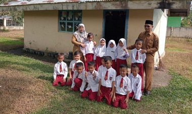 Siswa SDN 002 Kampar Terpaksa Lima Tahun Belajar di Ruang Bekas Toilet, Ini Penyebabnya