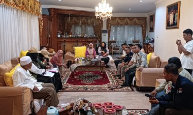 KPU Pekanbaru Coklit di Kediaman Mantan Gubernur Riau Saleh Djasit