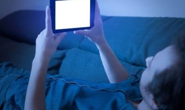 Cahaya Biru HP Disebut Bahaya, Ternyata Ini Faktanya