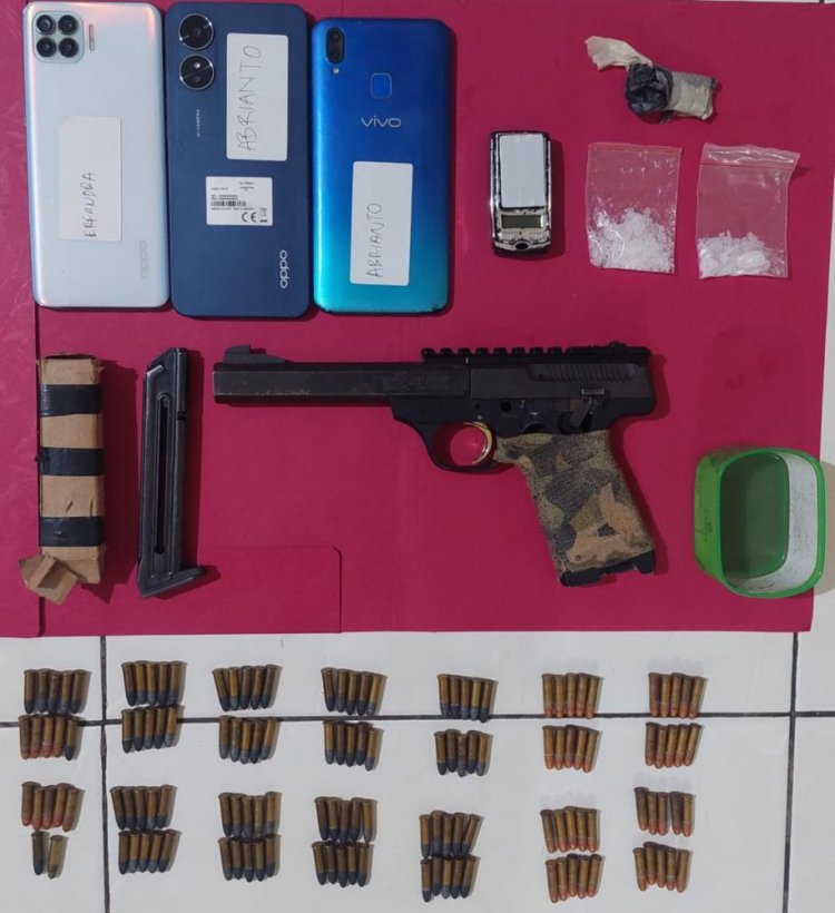 Ditangkap Polda Riau, Bandar Sabu di Pekanbaru Ini Miliki Senjata Api Browning Buck Mark 22 Long Rifle dan Amunisi