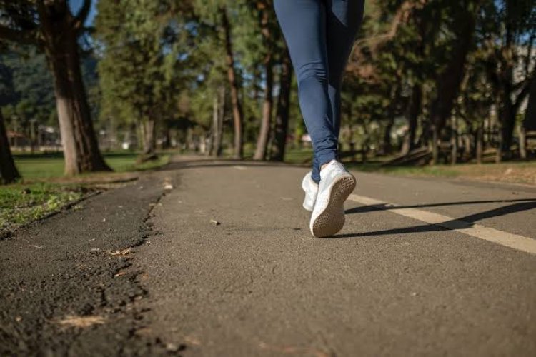 8 Manfaat Jalan Kaki secara Rutin, Menjaga Kesehatan Tubuh!