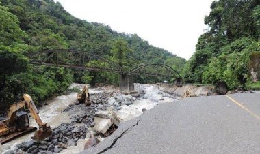 20 Juli Jalan Lembah Anai Sumbar Bisa Dilalui Bertahap, 3 Titik Perlu Tenaga Ekstra