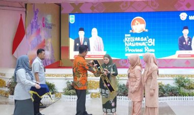 Adrias Hariyanto Dikukuhkan Sebagai Bunda Asuh Anak Stunting