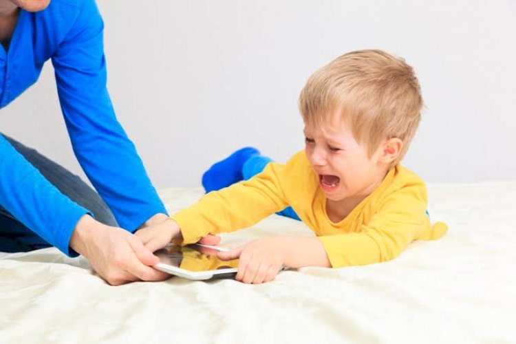 Studi Temukan Anak yang Kecanduan Gadget Mudah Tantrum dan Depresi