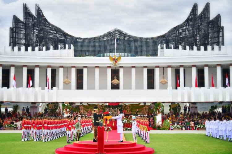 Presiden Jokowi Kenakan Baju Adat Kustim Saat Upacara Peringatan Detik-Detik Proklamasi di IKN