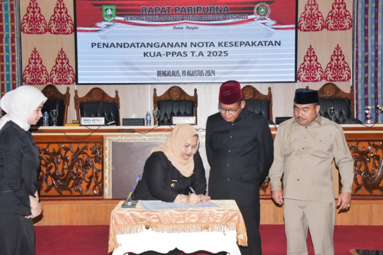 Bupati Bengkalis dan Pimpinan DPRD Bengkalis Teken Nota Kesepakatan KUA-PPAS 2025