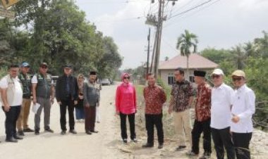 Komisi IV DPRD Riau Kuntil Peninjauan Pemeliharaan Ruas Jalan Provinsi Teluk Kuantan 