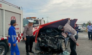 Lakalantas di Tol Pekanbaru-Dumai, Tiga Orang Meninggal Dunia Akibat Minibus Tabrak Truk