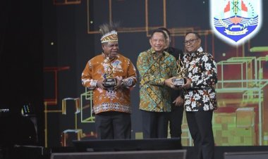 Pj Gubernur Riau Rahman Hadi Terima Penghargaan Apresiasi Daerah Peduli Pengendalian Inflasi