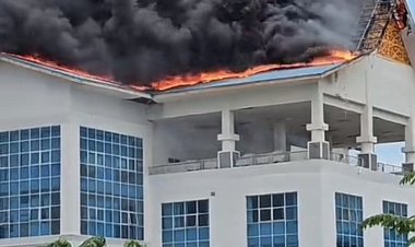 Gedung Lipat Kajang Komplek Perkantoran Walikota Pekanbaru Terbakar