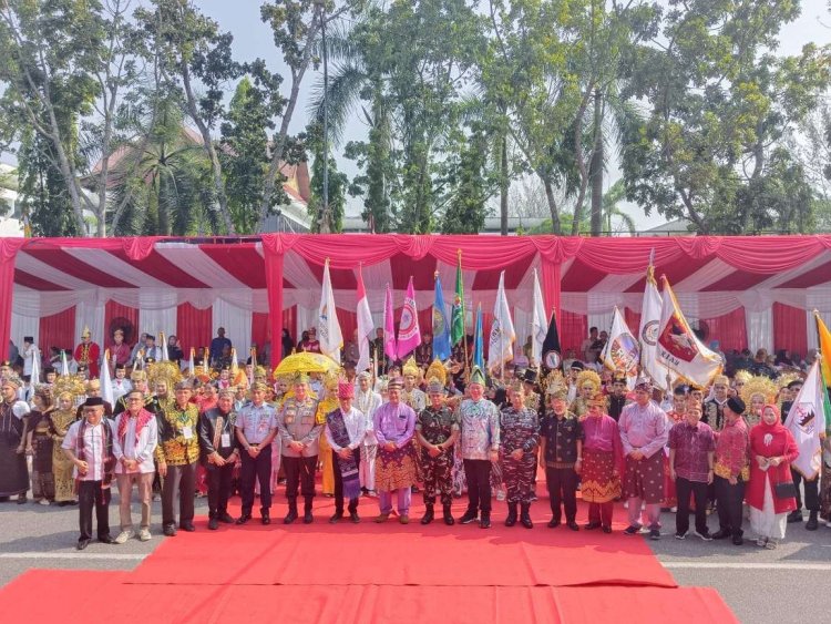 Tampilkan Beragam Adat dan Suku, Kemendagri Apresiasi Parade Bhinneka Tunggal Ika yang Digelar FPK Riau