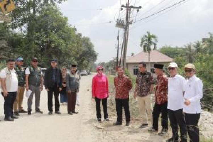 Komisi IV DPRD Riau Kuntil Peninjauan Pemeliharaan Ruas Jalan Provinsi Teluk Kuantan 