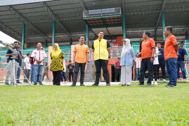 Stadion Letjen H Soedirman Bojonegoro Layak Diajukan Berstandar Internasional, Menpora Tandatangani Jersey Persibo