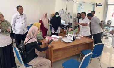 Seorang Bayi Perempuan Ditemukan di Semak Belukar Perumahan Jalan Labersa, Dinsos Pekanbaru Datangi Puskesmas Simpang Tiga