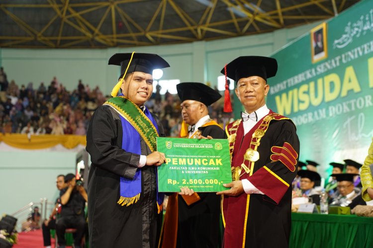 UIR Kukuhkan 2.577 Lulusan Dalam Prosesi Wisuda, Jadi Lulusan Universitas Unggul