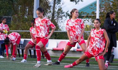 Kevin Diks, Noa Johanna Christina Cornelia Leatomu dan Estella Raquel Loupattij Resmi Jadi Pemain Timnas Indonesia