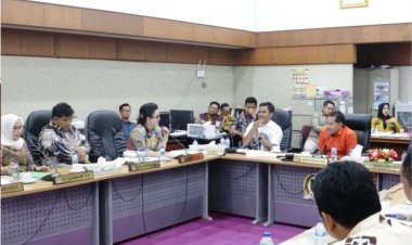 Jalin Kekompakan Dalam Membangun Riau, Komisi II DPRD Provinsi Riau Rapat Dengar Pendapat Bersama Disperindagkop UKM