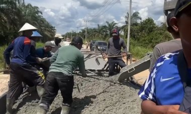 Masuki Tahap Pemasangan Beton, Dinas PUPR Gesa Rigid Jalan Gajamada Okura Pekanbaru