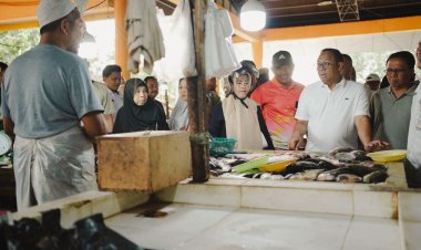 Kunker ke Pasar Terubuk Bengkalis, Pj Gubri Rahman Hadi Ungkap Harga Bahan Pokok Masih Stabil