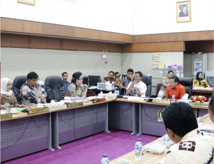 Jalin Kekompakan Dalam Membangun Riau, Komisi II DPRD Provinsi Riau Rapat Dengar Pendapat Bersama Disperindagkop UKM