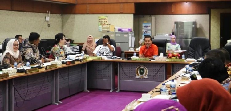 Perkuat Hubungan Kerja Komisi II DPRD Provinsi Riau dan Mitranya, Adam Syafaat Pimpin RDP dengan Dinas Perkebunan Riau