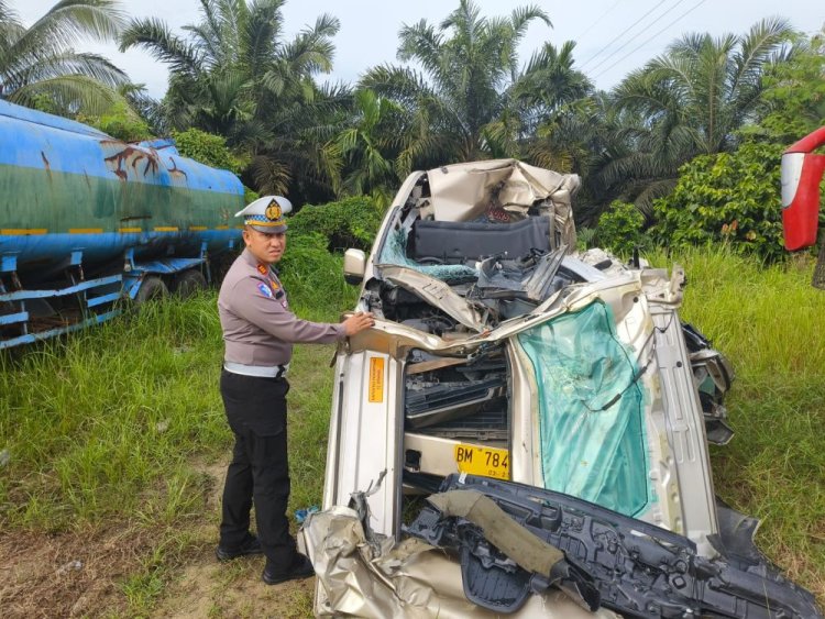 Sopir Minibus Tabrak Truk di KM 20+800 Tol Pekanbaru-Dumai, RY Alami Micro Sleep