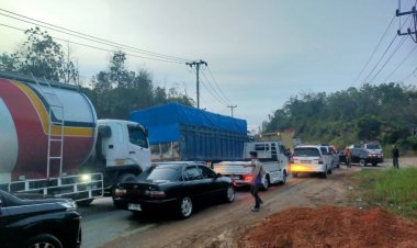 Jalan Lintas Riau-Sumbar KM 106-107 Desa Tanjung Alai Kampar Ditutup Total, Ini Jalur Alternatifnya