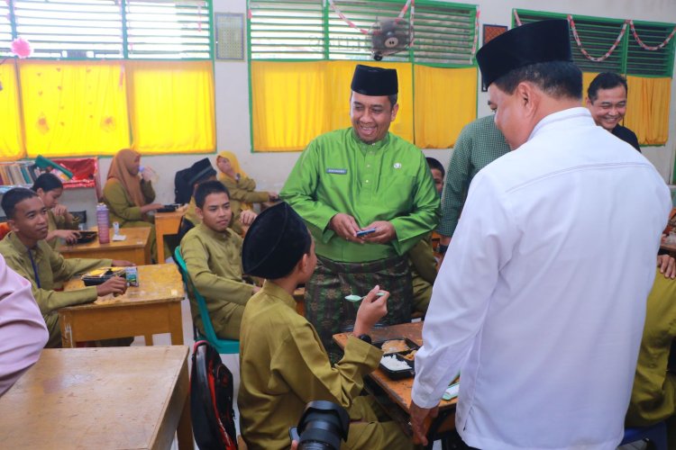 Pelajar di Pekanbaru Dapat Paket Gizi Makan Siang Gratis Mulai Januari 2025