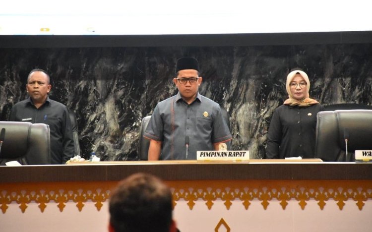 Ketua Sementara DPRD Kota Pekanbaru Umumkan Susunan Fraksi Masa Jabatan 2024-2029