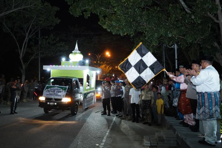 Bupati Rohul Sukiman Lepas Peserta Pawai Takbiran Idul Adha 1446 H, Diikuti Puluhan Kendaraan Hias