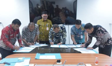 Pejabat Diskominfotik Bengkalis Tandatangani Pakta Integritas dan Perjanjian Kinerja 2025, Suwarto Ajak Maksimalkan Kinerja