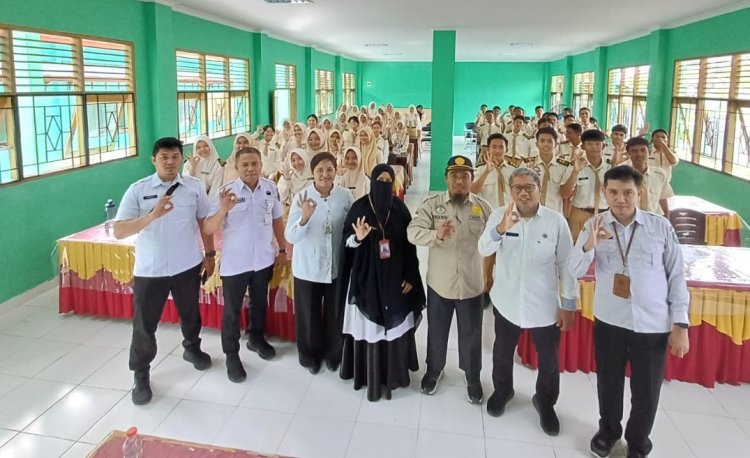 Kembangkan SDM Perkebunan Kelapa Sawit, Dinas Perkebunan Bengkalis Sosialisasikan Beasiswa di SMAN 1 Bukit Batu