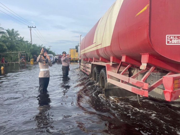 Arus Lalu Lintas di Jalan Lintas Timur Kilometer 83 Pelalawan Sudah Normal