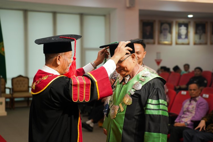 UIR Kukuhkan Dua Guru Besar, Rektor: Tingkatkan Mutu Pendidikan