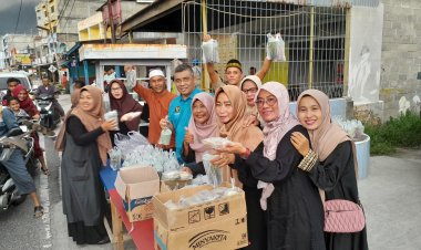 H Muhammad Rafee Berbagi Takjil Gratis di Sungai Pakning, Warga: Ini Bukti Kepedulian Nyata