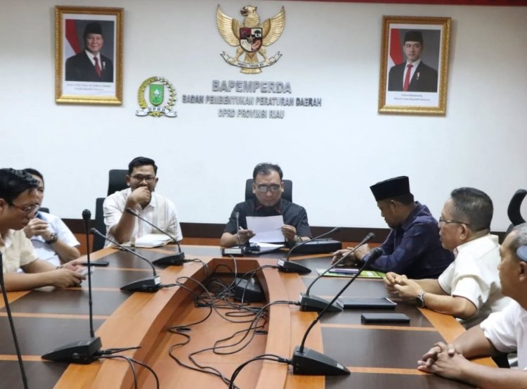 Anggota Komisi II DPRD Riau Iqbal Sayuti Bahas Masalah Kelapa Saat Terima Kunker DPRD Inhil